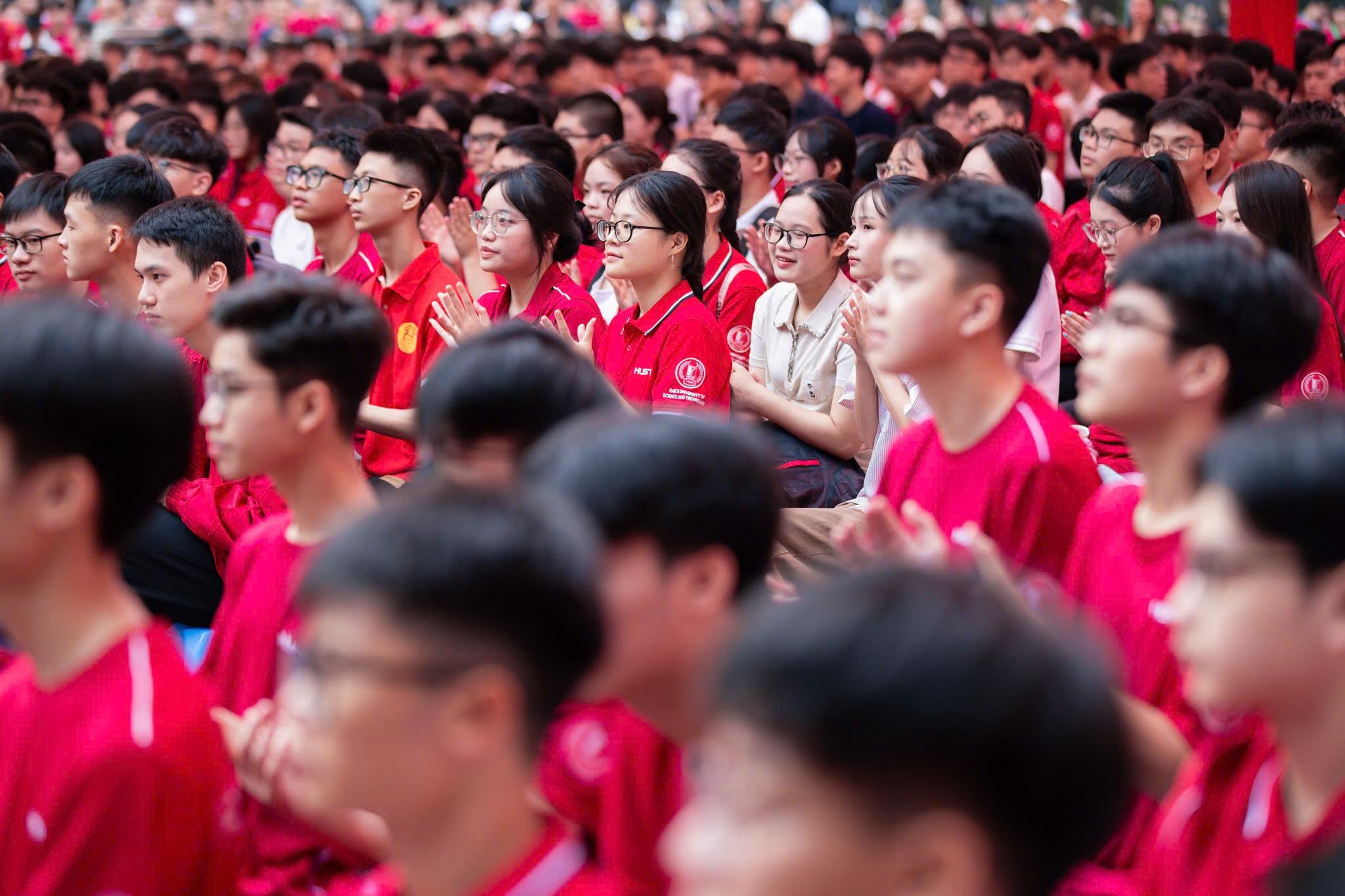  Tân sinh viên Đại học Bách khoa Hà Nội tại lễ khai giảng năm học mới 2026-2027. 