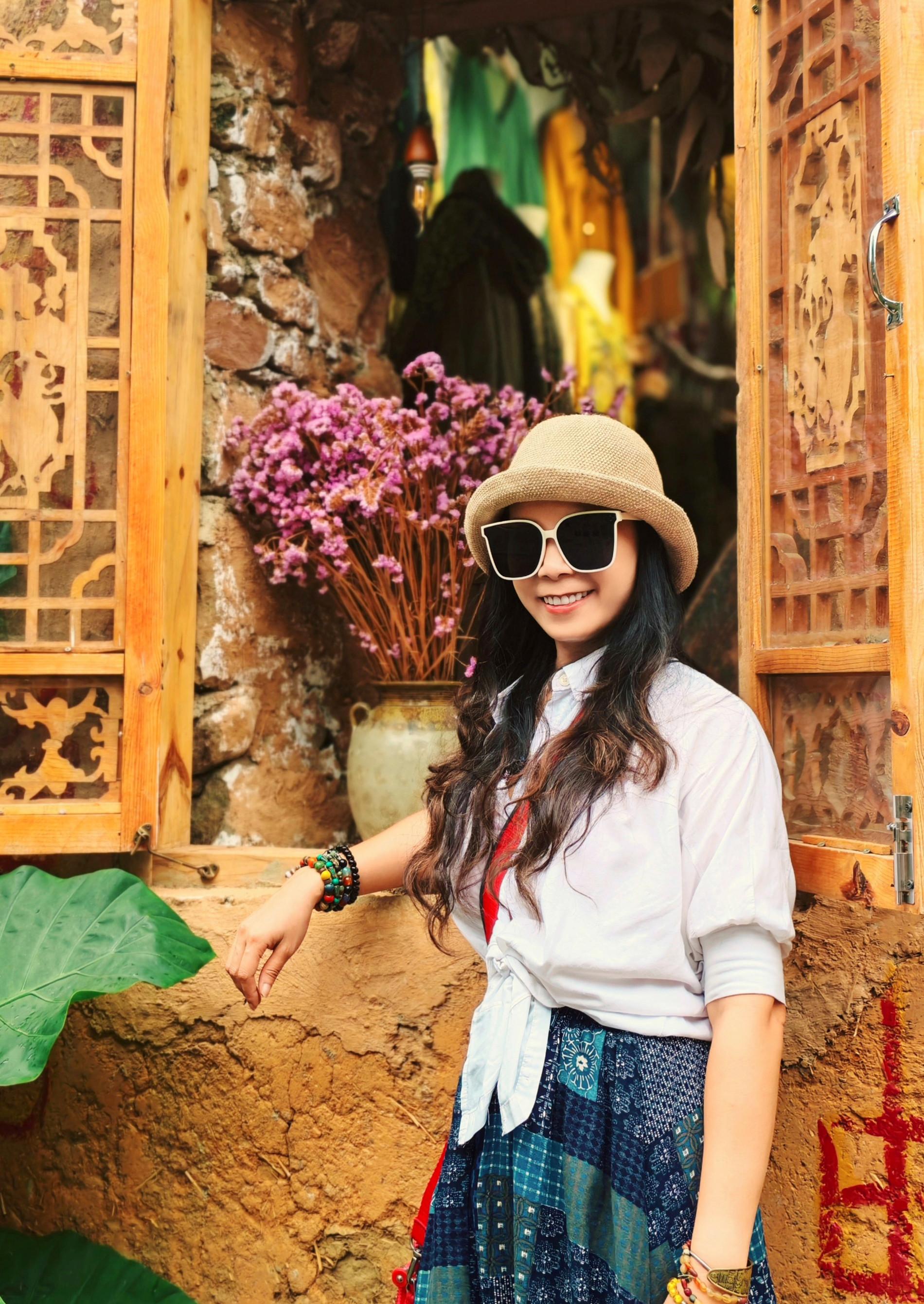 Nữ du khách Hà Nội thấy đi bộ dạo quanh làng không hề nhàm chán, nhất là với những ai thích chụp ảnh vì “cứ đi một đoạn lại có góc đẹp hiện ra”