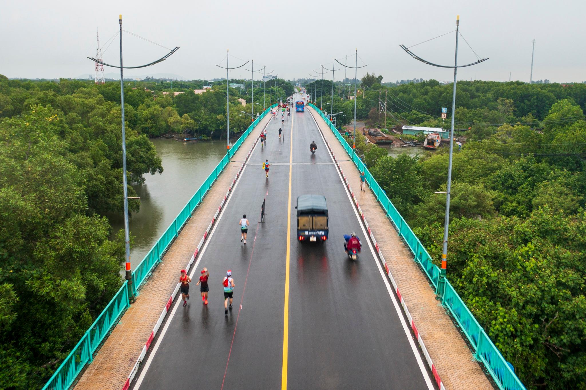 Cung đường chạy xanh bậc nhất Việt Nam là nét đặc trưng của HDBank Green Marathon Cần Giờ.
