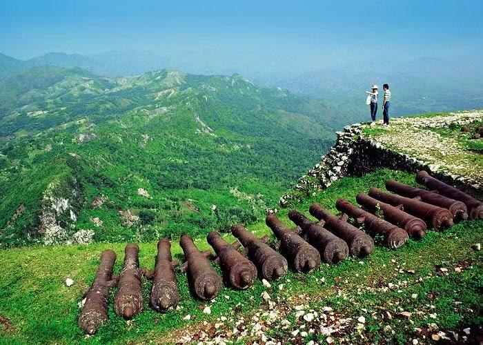 Cảnh quan biển đảo và núi non là đặc trưng của Haiti