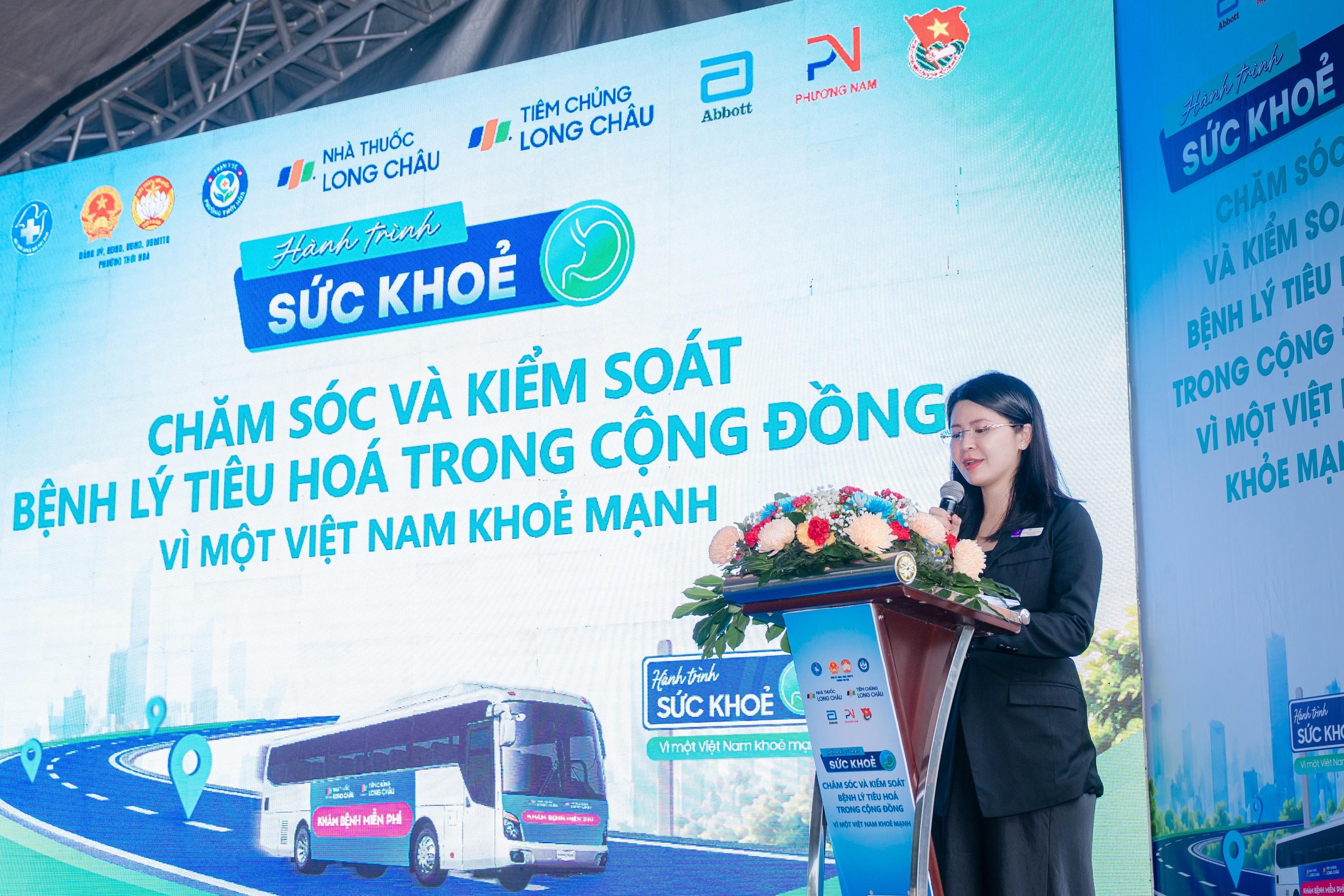  Đại diện Hệ thống Nhà thuốc và Tiêm chủng Long Châu chia sẻ về hành trình đưa dịch vụ chăm sóc sức khỏe thiết yếu đến gần hơn với người dân. 