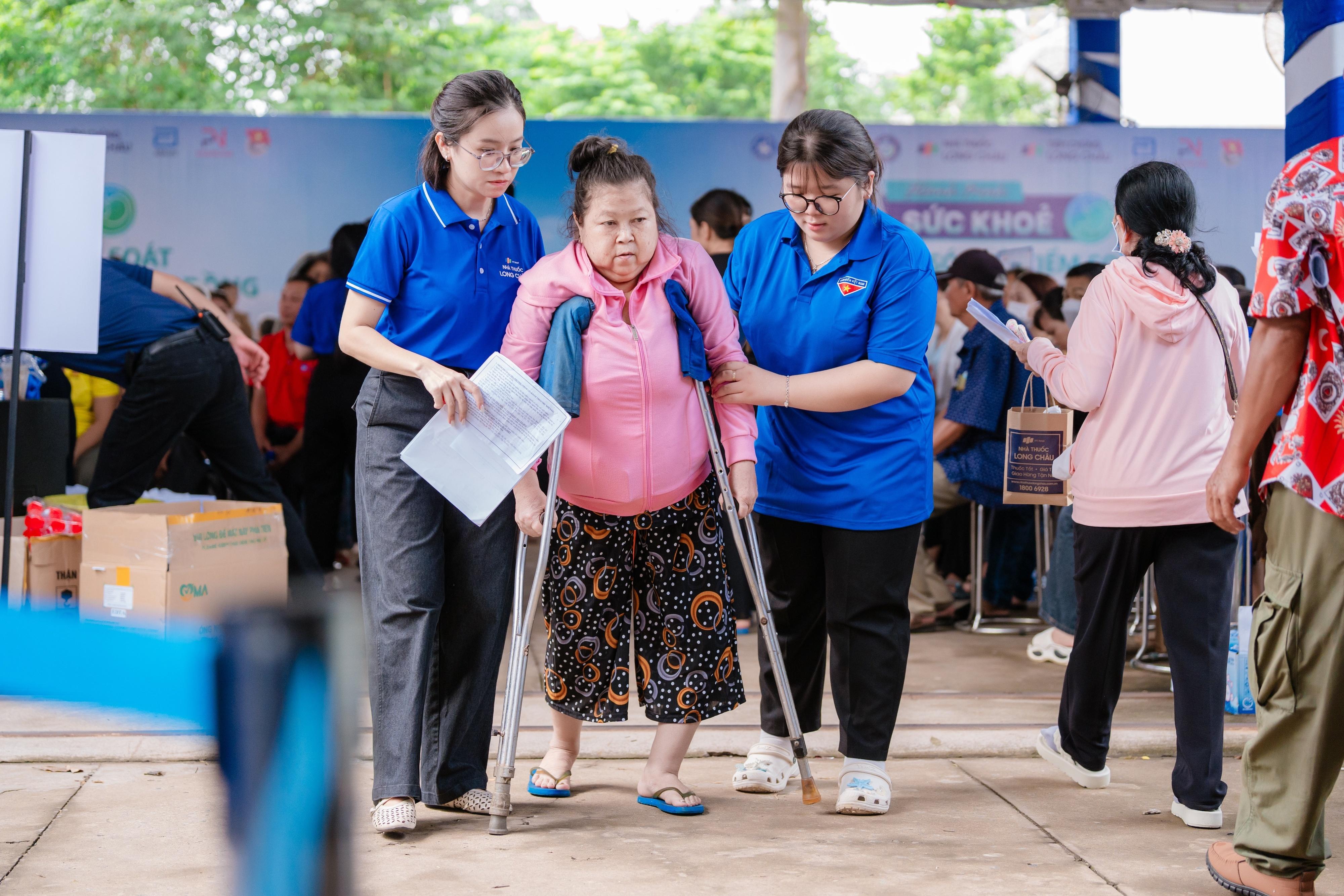  Long Châu không ngừng nỗ lực mở rộng vai trò điểm tựa chăm sóc sức khỏe “gần dân, sát dân”, an toàn, uy tín trong cộng đồng. 