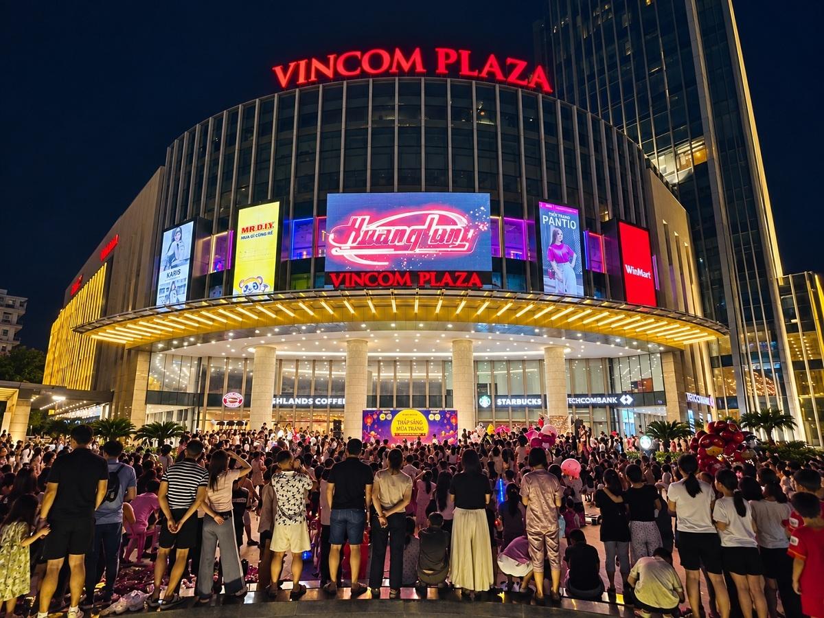 Không khí Trung Thu diễn ra sôi động tại các TTTM Vincom trên toàn quốc.
