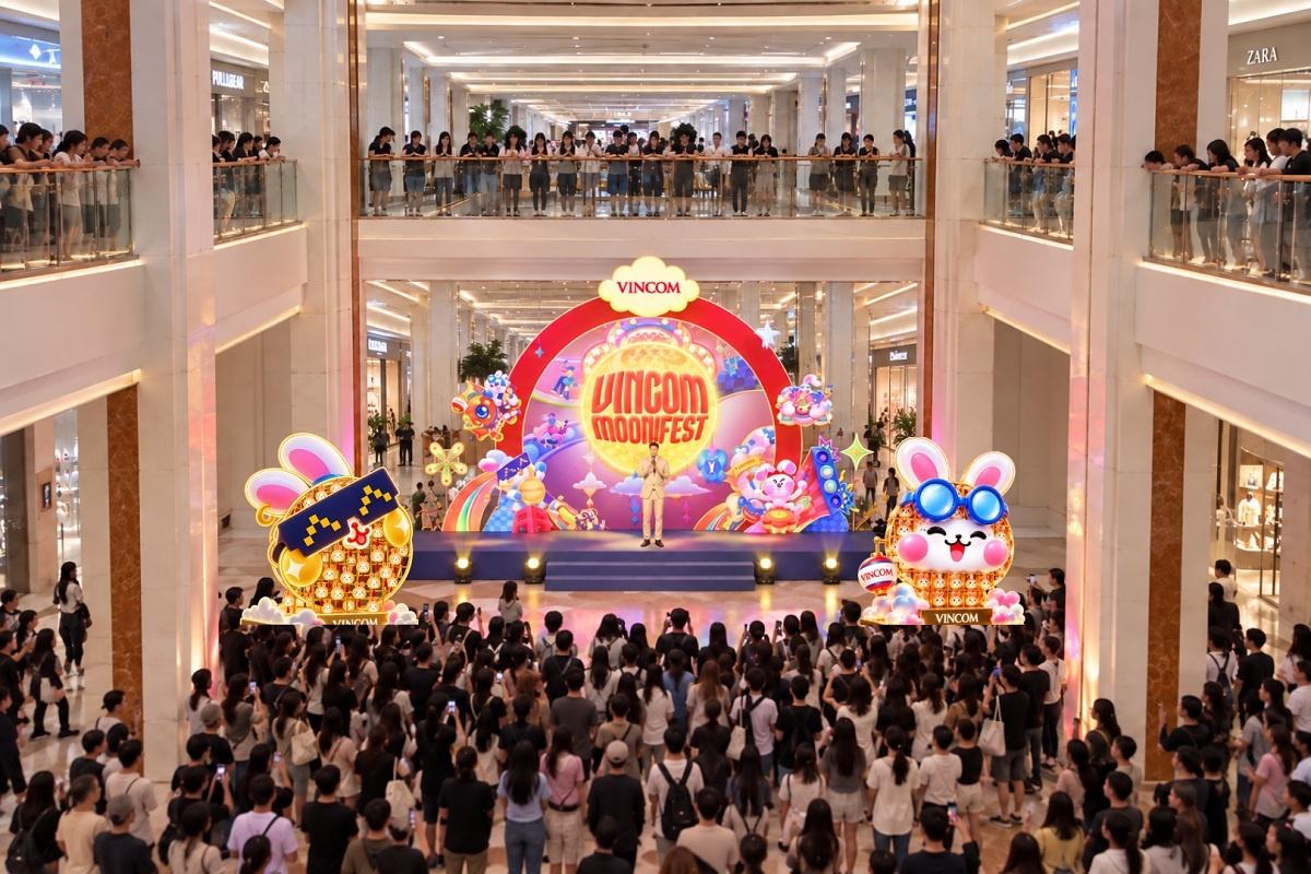 Sân khấu “Đại hội Rước đèn đón may” sẵn sàng thắp sáng đêm hội tại Vincom Mega Mall Royal City.