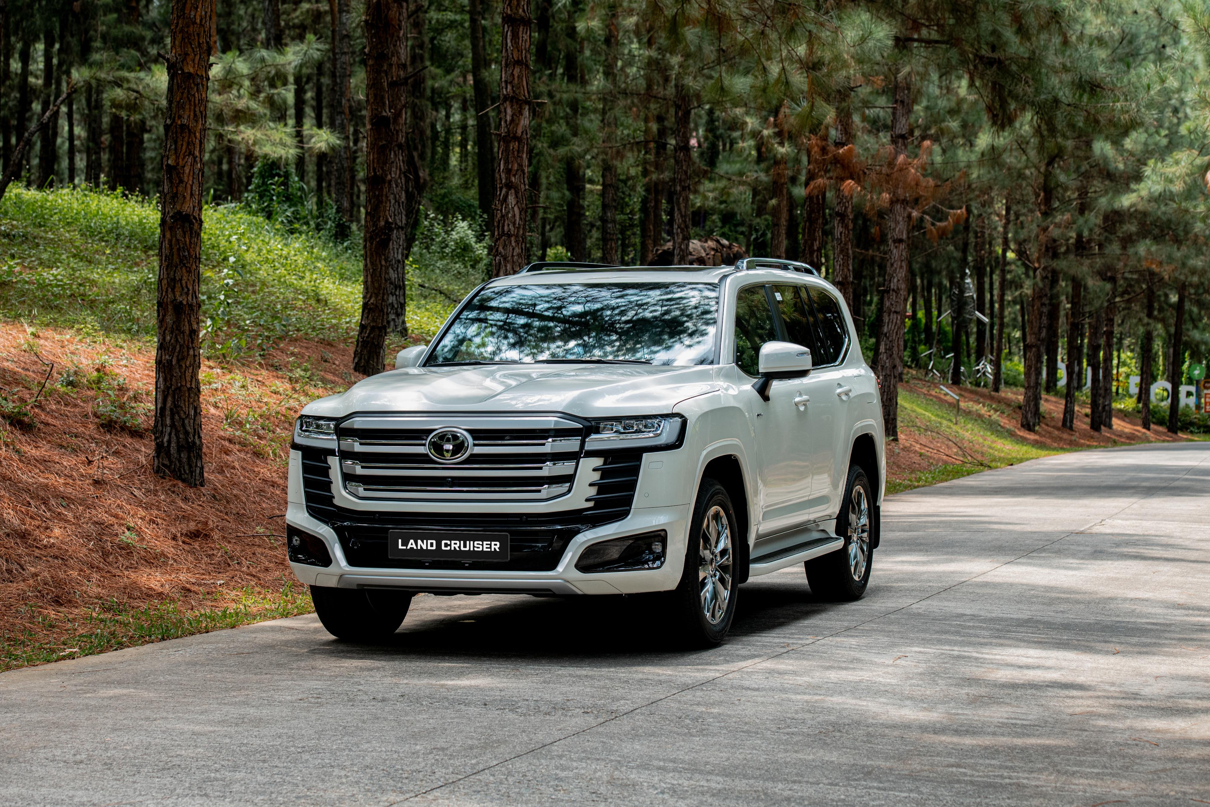 Land Cruiser 300 HEV ra mắt thị trường Việt Nam.