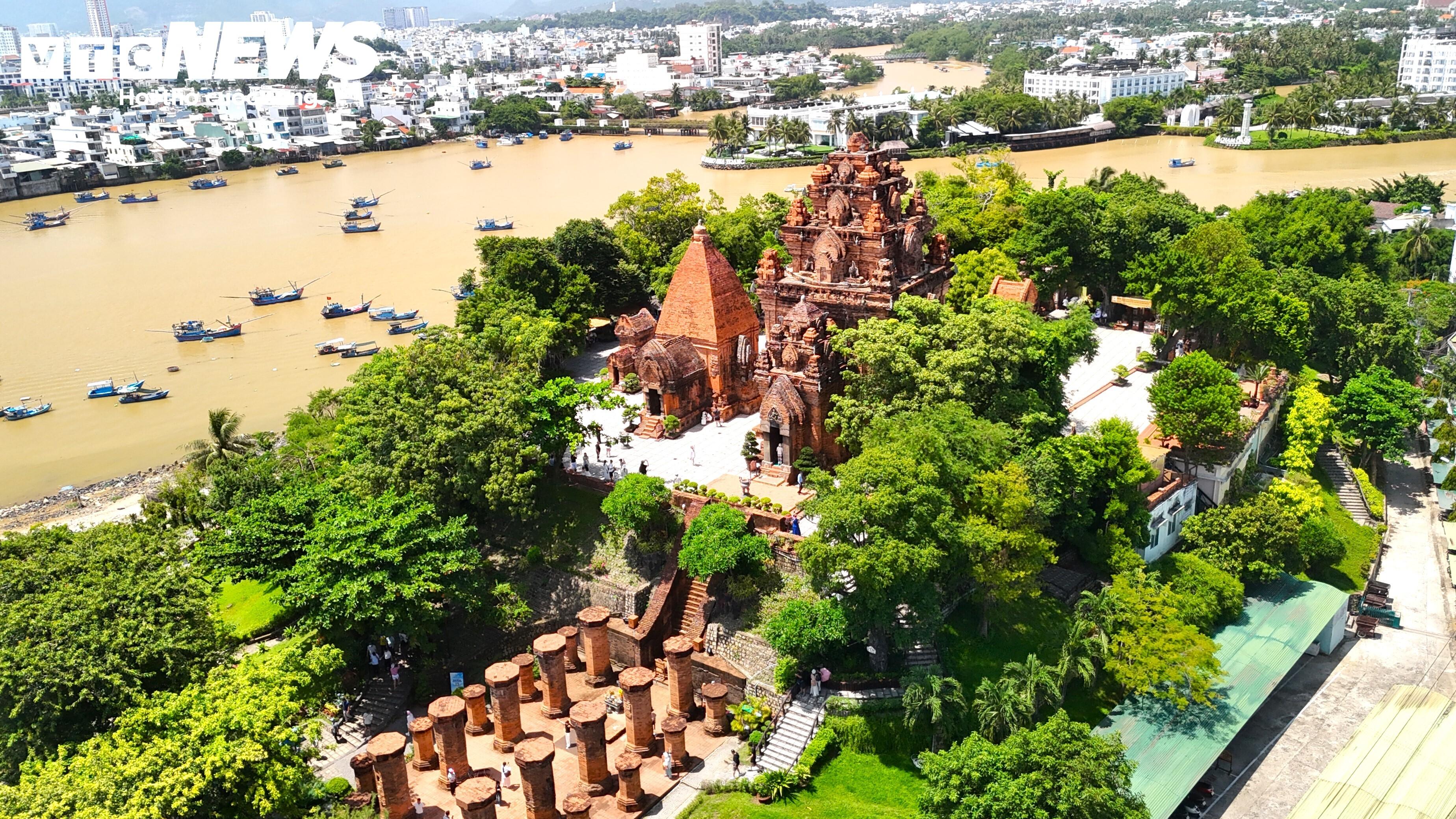 Tháp Bà Ponagar là di tích quốc gia đặc biệt. Đây là minh chứng sinh động cho quá trình giao thoa văn hóa Việt-Chăm, đồng thời phản ánh sức sống bền bỉ của tín ngưỡng thờ Mẫu trong đời sống người Việt.
