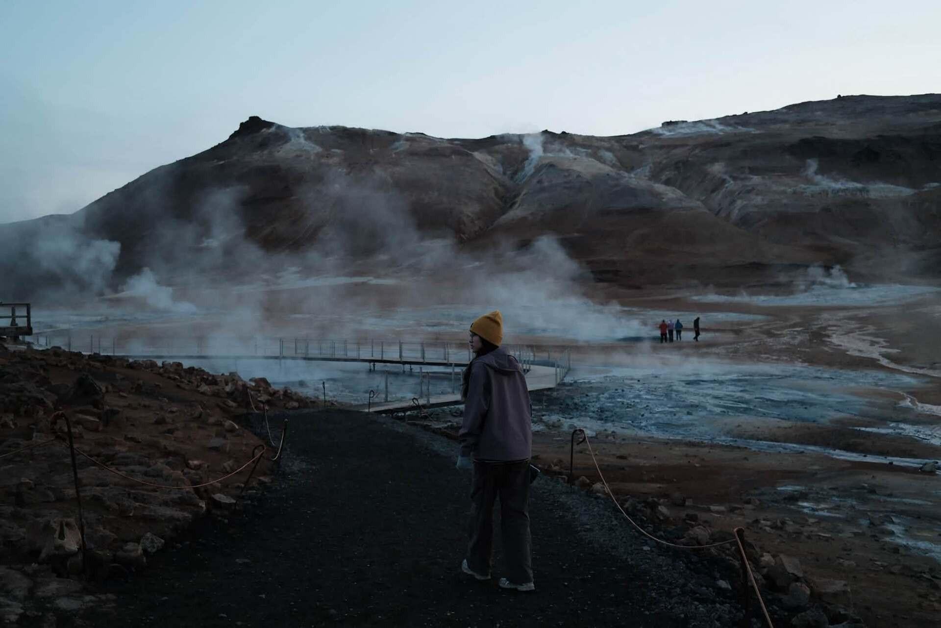 Iceland thu hút khách du lịch từ khắp nơi trên thế giới với vẻ đẹp hoang sơ, có phần kỳ ảo của sông băng, núi lửa, cực quang... 