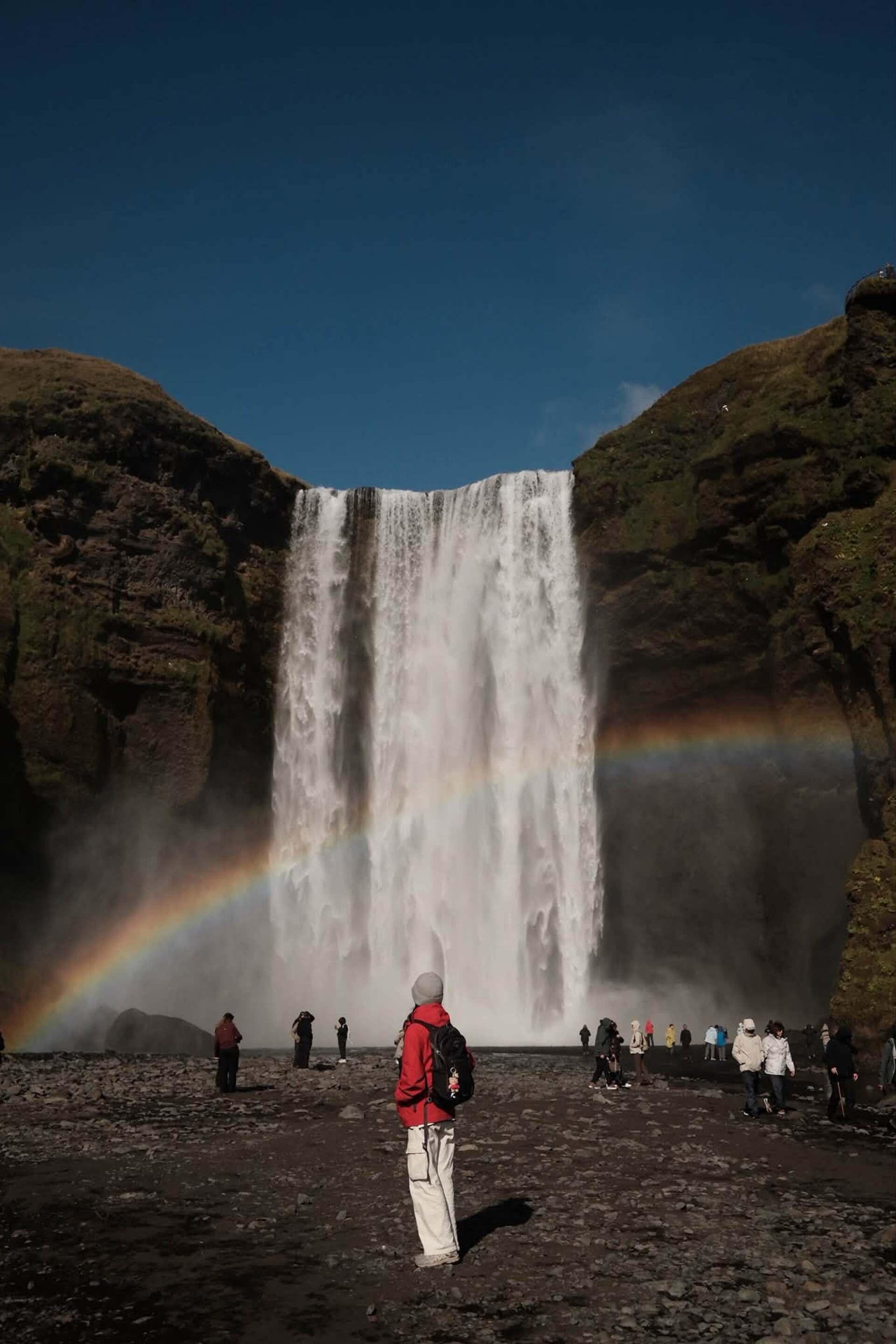 Thác Skogafoss là một trong những thác nước lớn, hùng vĩ và nổi tiếng nhất tại miền nam Iceland