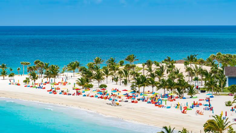 Một bãi biển ở Bimini, nằm cách bờ biển Miami chưa đầy 60 dặm. Ảnh: American Airlines