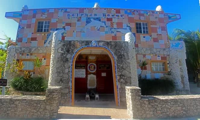 Dolphin House. Ảnh: sailor323/Atlas Obscura