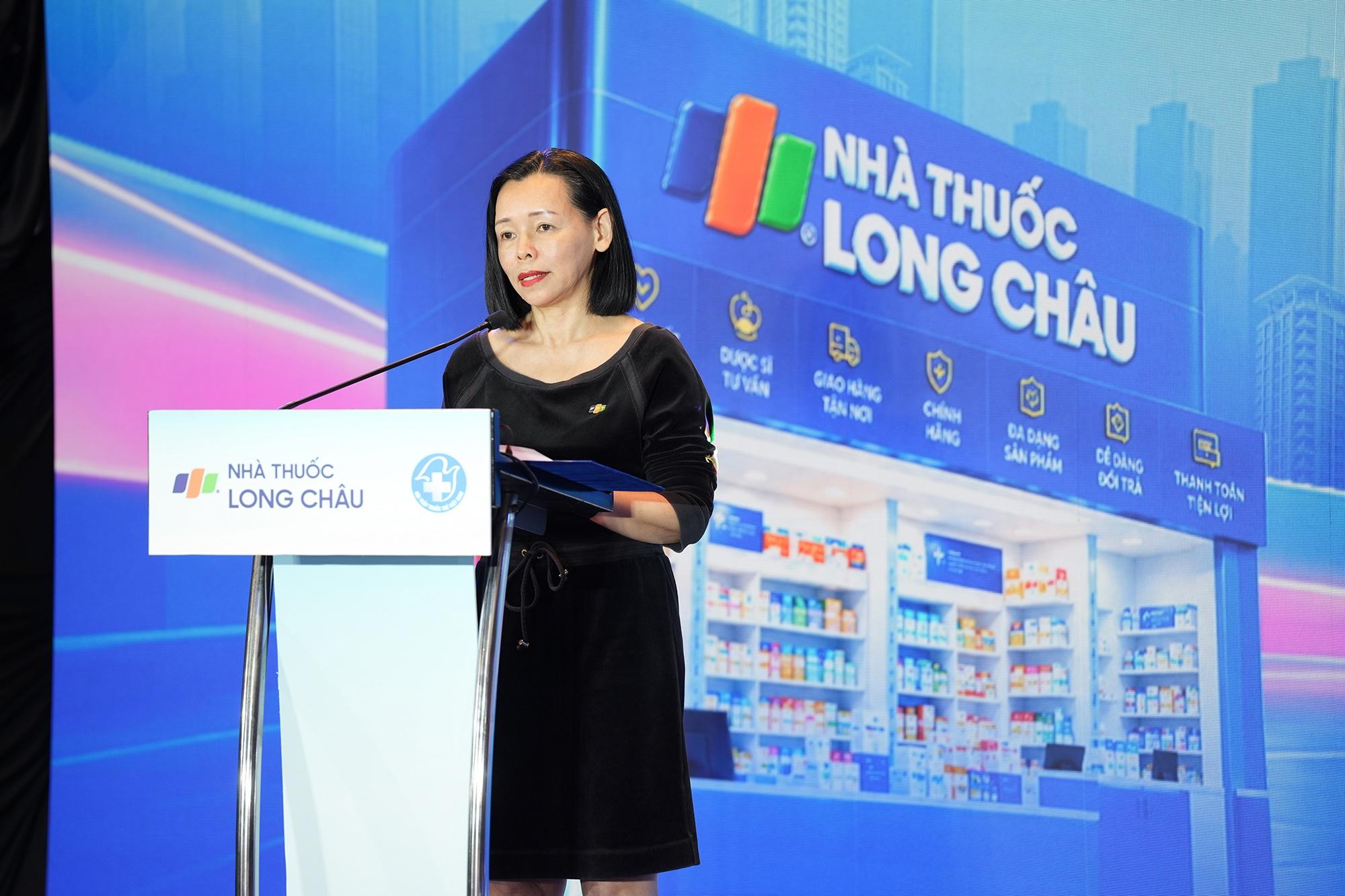  Bà Nguyễn Bạch Điệp, Chủ tịch FPT Retail kiêm Tổng giám đốc Hệ thống Nhà thuốc và Tiêm chủng Long Châu, khẳng định cam kết phụng sự sức khỏe cộng đồng, lấy người dân làm trung tâm. Ảnh: Ngô Lộc. 