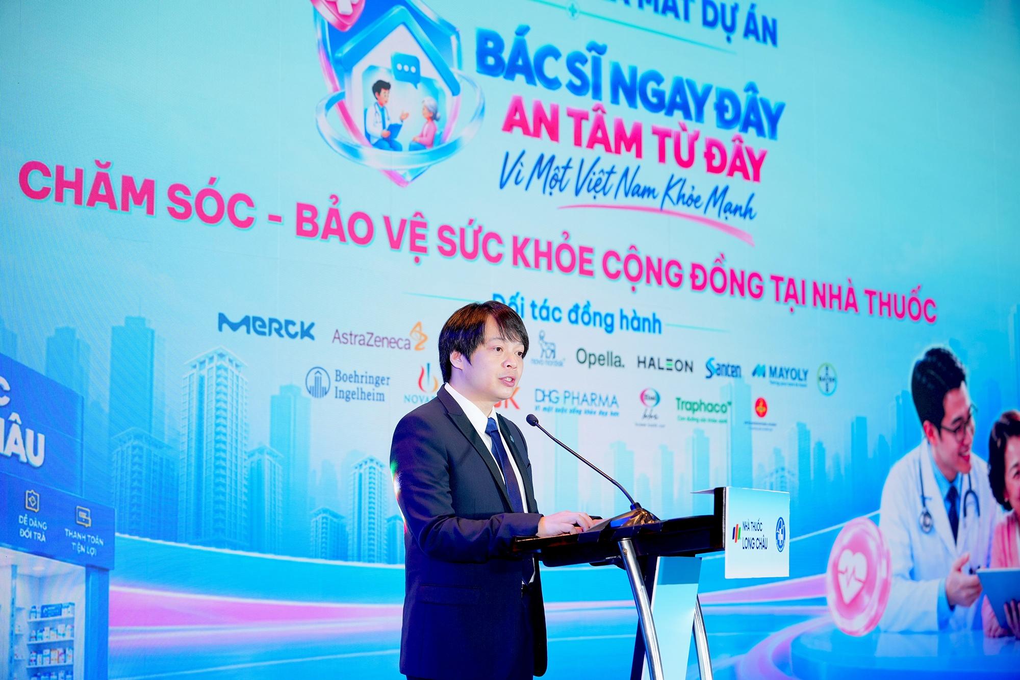  Thạc sĩ, dược sĩ Nguyễn Hữu Tú, Phó chủ tịch thường trực, Tổng thư ký Hội Thầy thuốc trẻ Việt Nam, nhấn mạnh hiệu quả chăm sóc sức khỏe thực tế cho người dân. Ảnh: Ngô Lộc. 