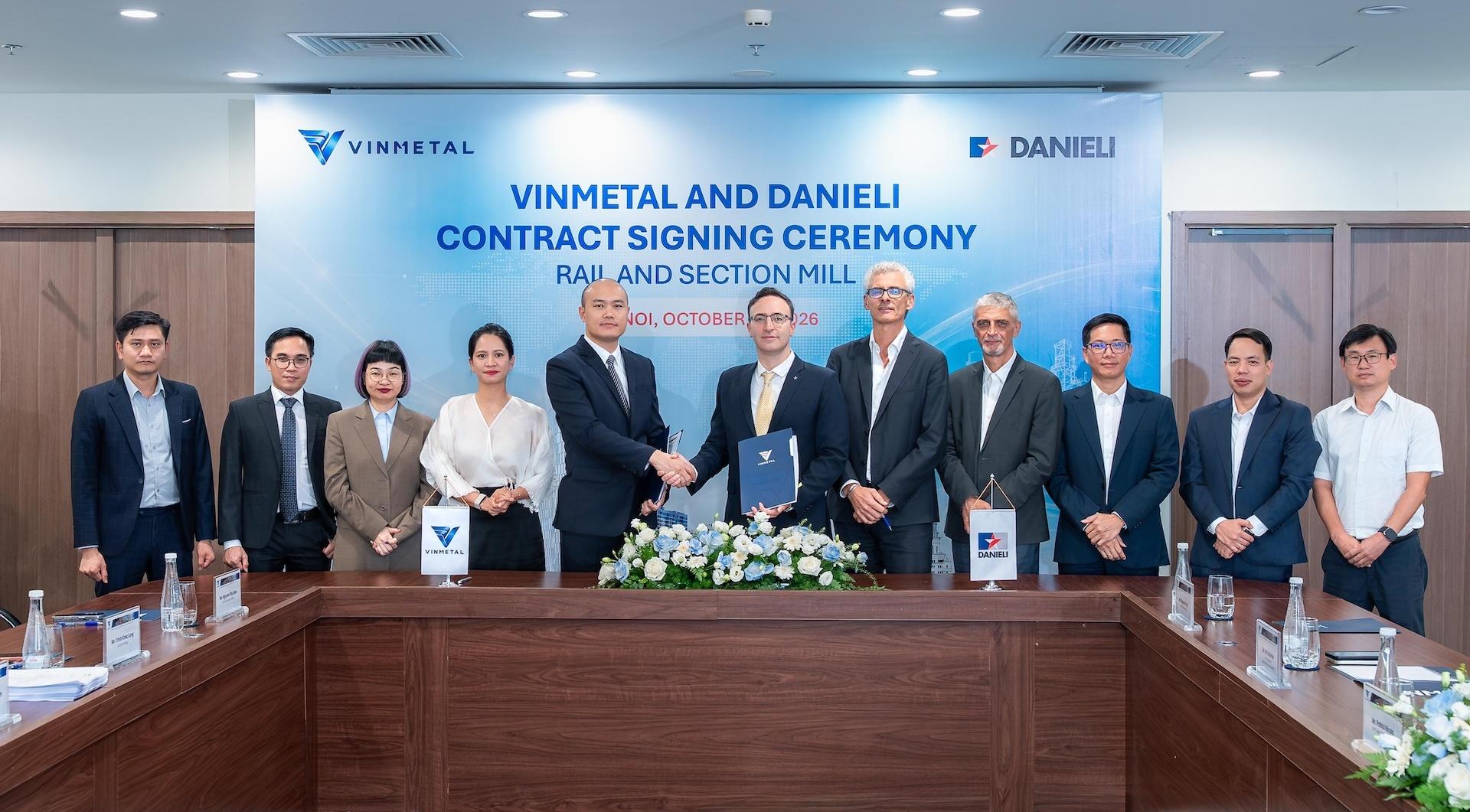  VinMetal Và Danieli ký kết hợp đồng về việc cung cấp thiết bị lõi cho dây chuyền cán thép ray và thép hình thuộc Tổ hợp Gang thép VinMetal Hà Tĩnh. 