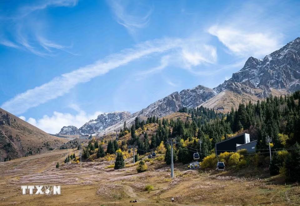 Cảnh đẹp mùa Thu ở Almaty, Kazakhstan. (Ảnh: THX/TTXVN phát)