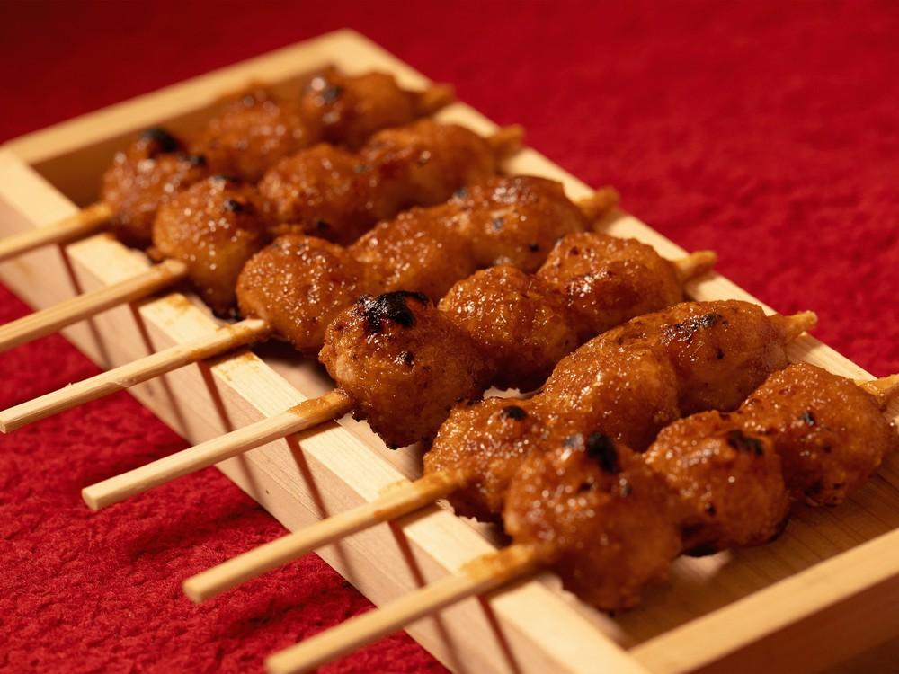 Bánh gạo nếp "gohei-mochi", món ăn địa phương được bày bán tại khu phố cổ