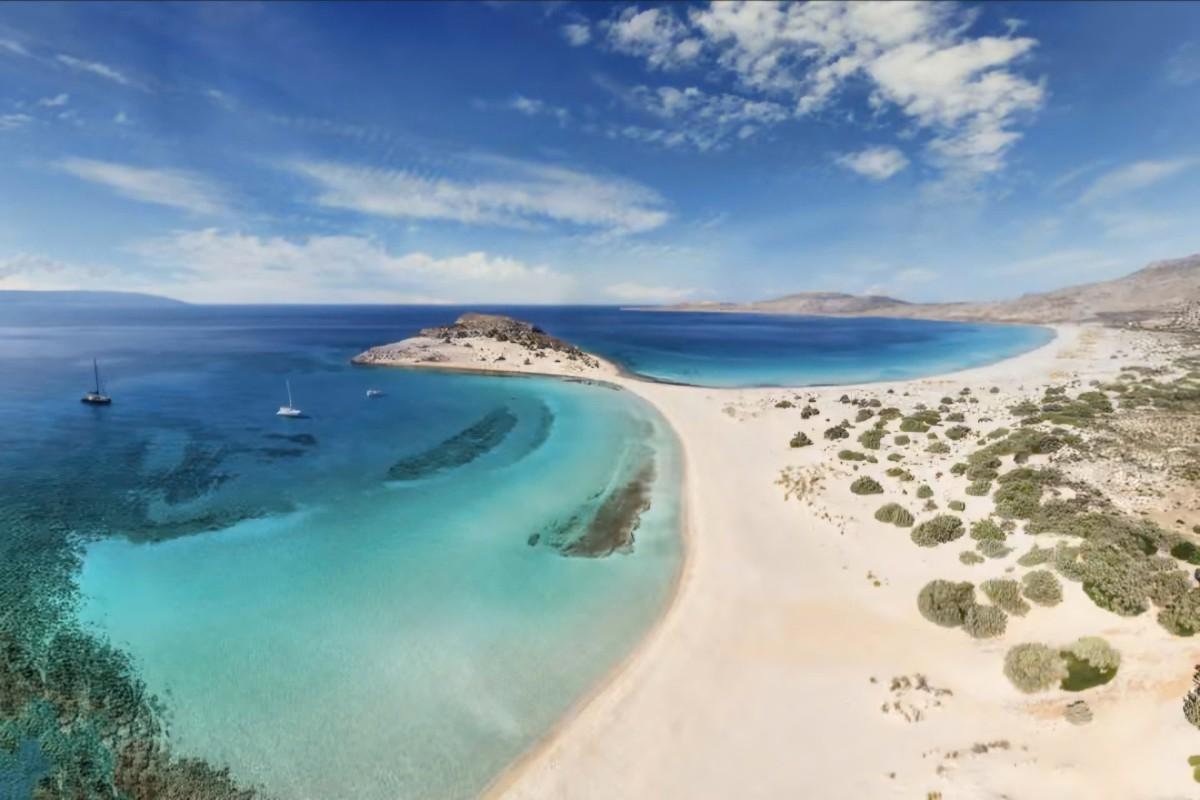 Có thể đến bãi biển Simos bằng phà từ Pounta. Ảnh: Constantinos Iliopoulos/Alamy.