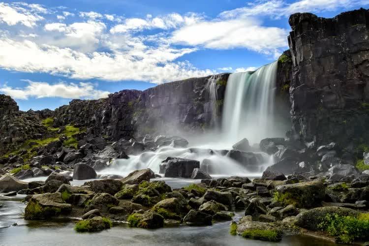 Toàn cảnh thác nước Oxarafoss trong Vườn quốc gia Thingvellir. Ảnh:Sjo/Getty Images
