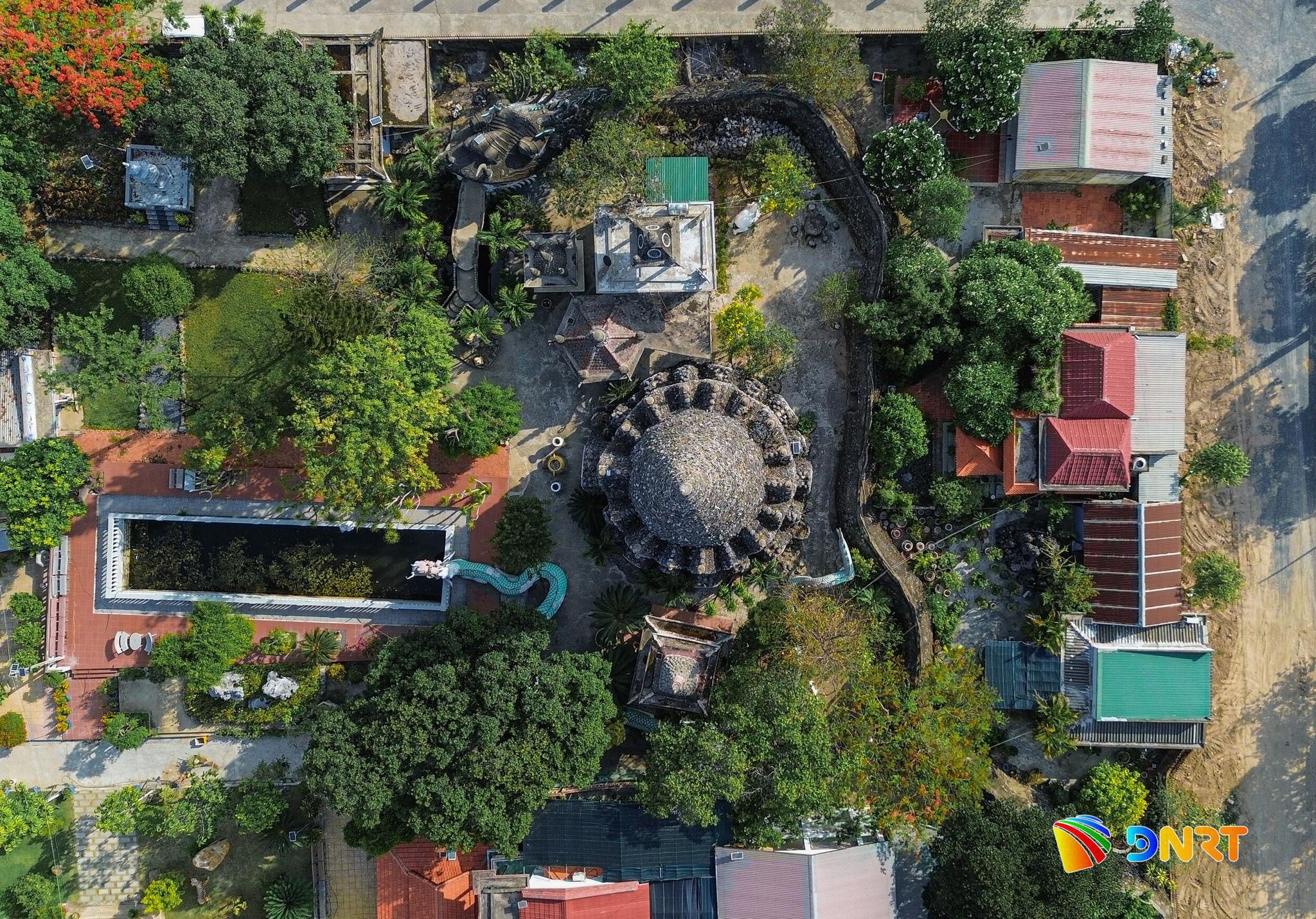 Bao quanh tháp Bảo Tích là đường hầm “18 tầng địa ngục” dài khoảng 500m.