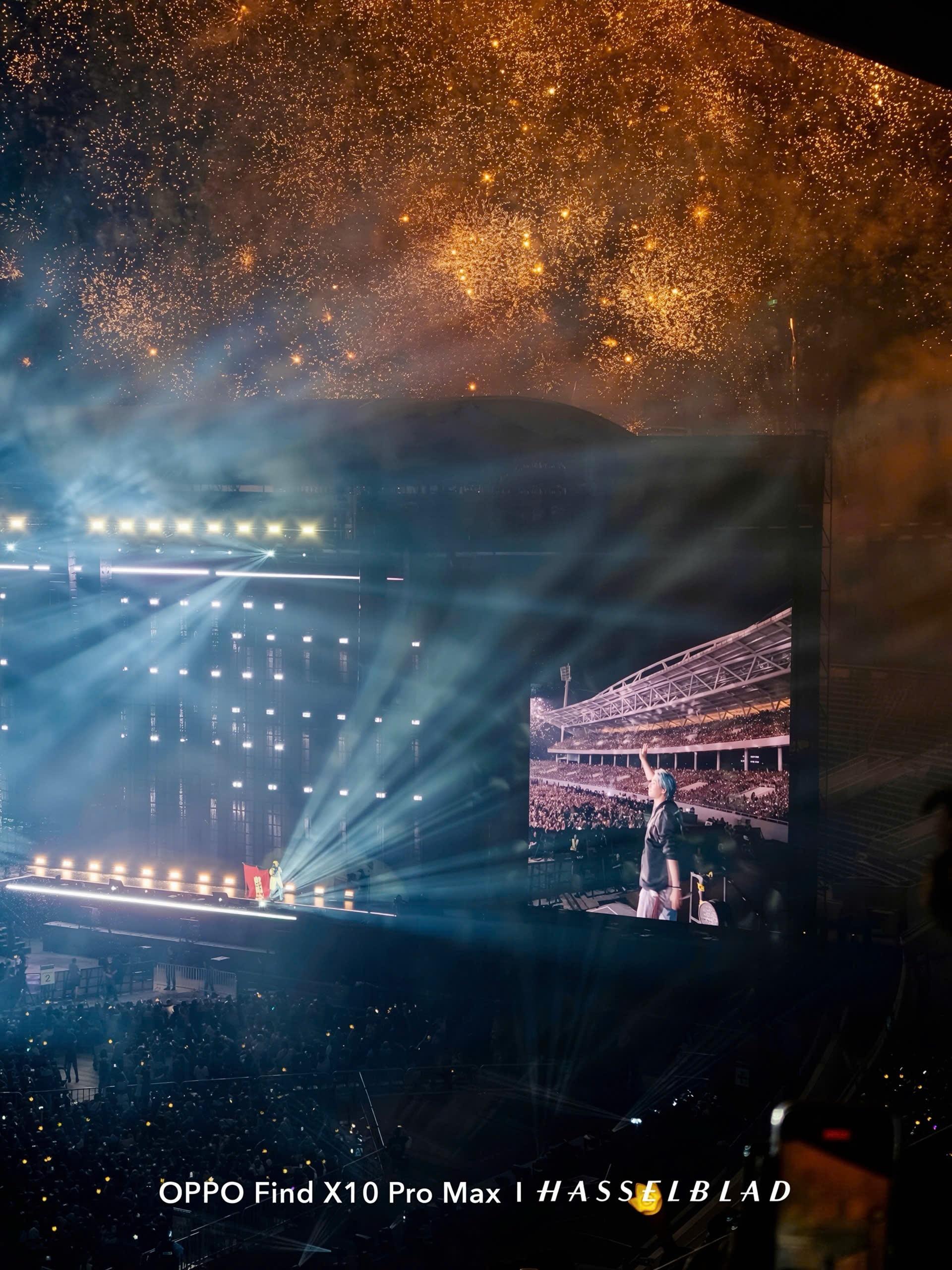 Oppo Find X10 Pro Max giúp anh Tâm ghi lại những khoảnh khắc đáng nhớ trong concert.