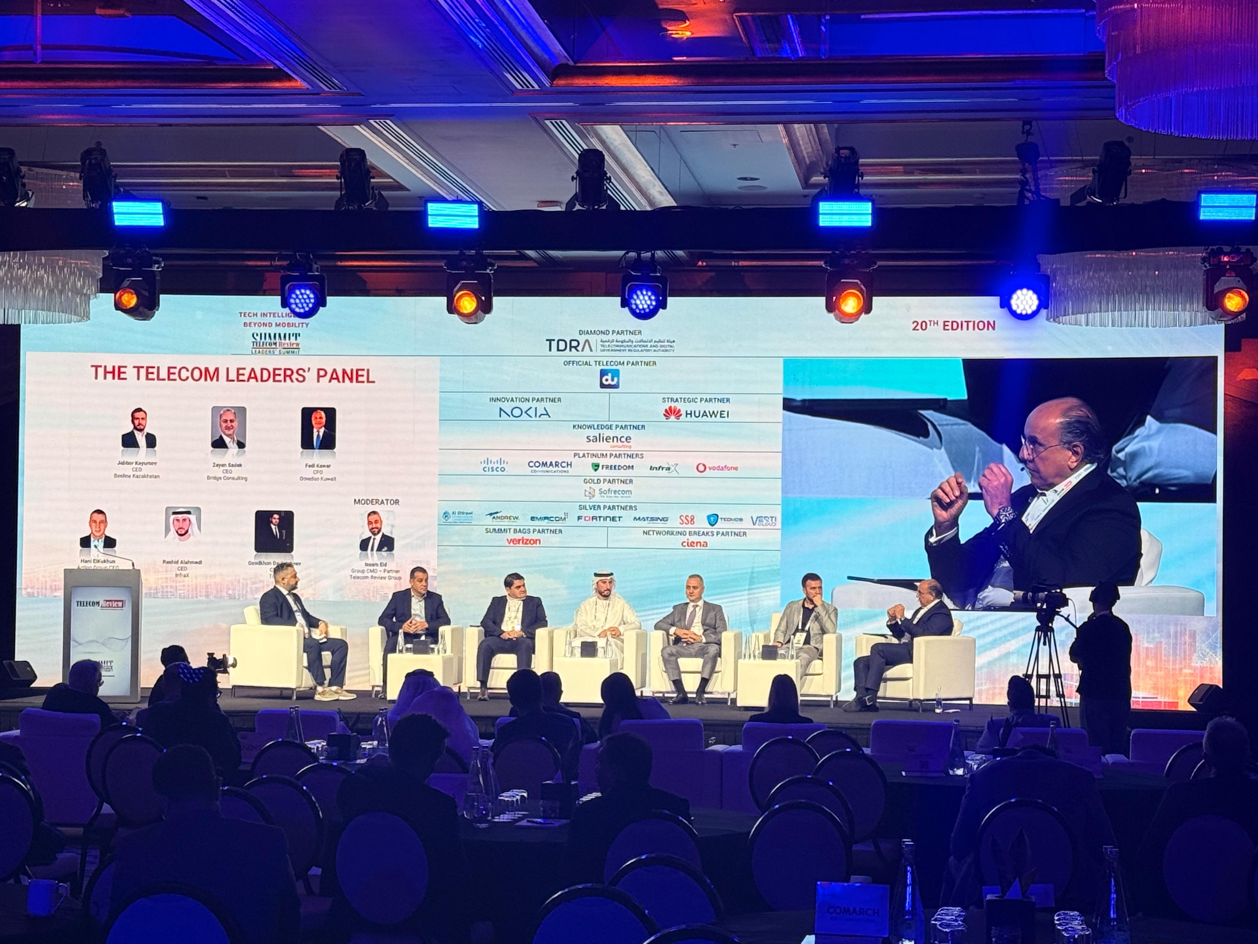 Phiên tọa đàm tại lễ trao giải thưởng Telecom Review Excellence Awards 2026.