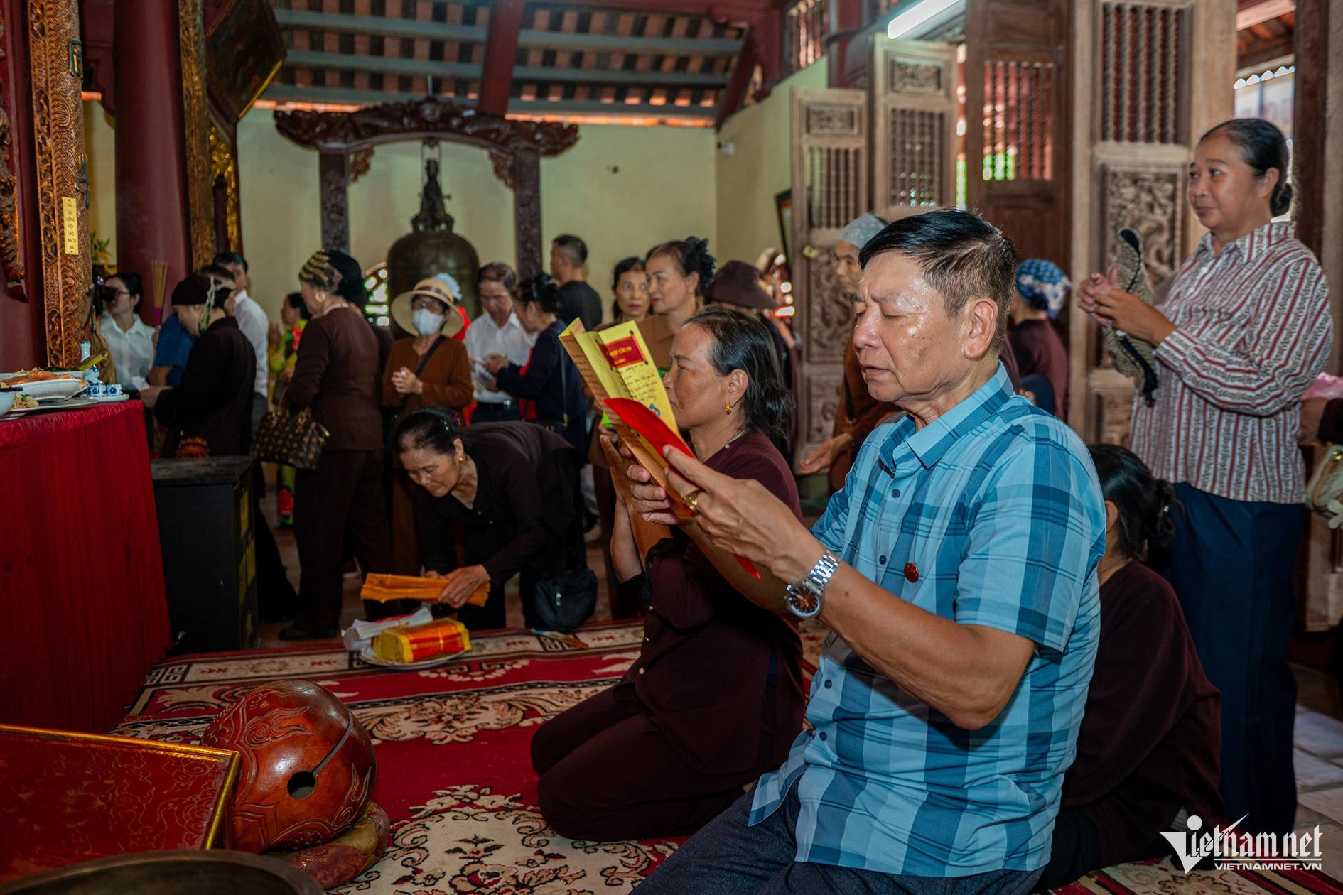 Hàng năm, lễ hội truyền thống Đền An Sinh diễn ra trong 3 ngày (20-22/8 âm lịch), thu hút hàng vạn lượt khách thập phương và con cháu họ Trần về hành lễ, chiêm bái