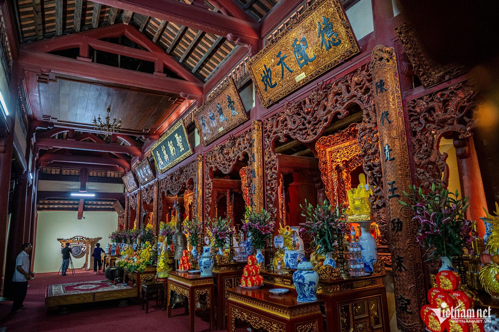 Đền thờ 8 vị vua nhà Trần với cấu trúc hình chữ Công gồm: Bái đường, trung đường và hậu cung