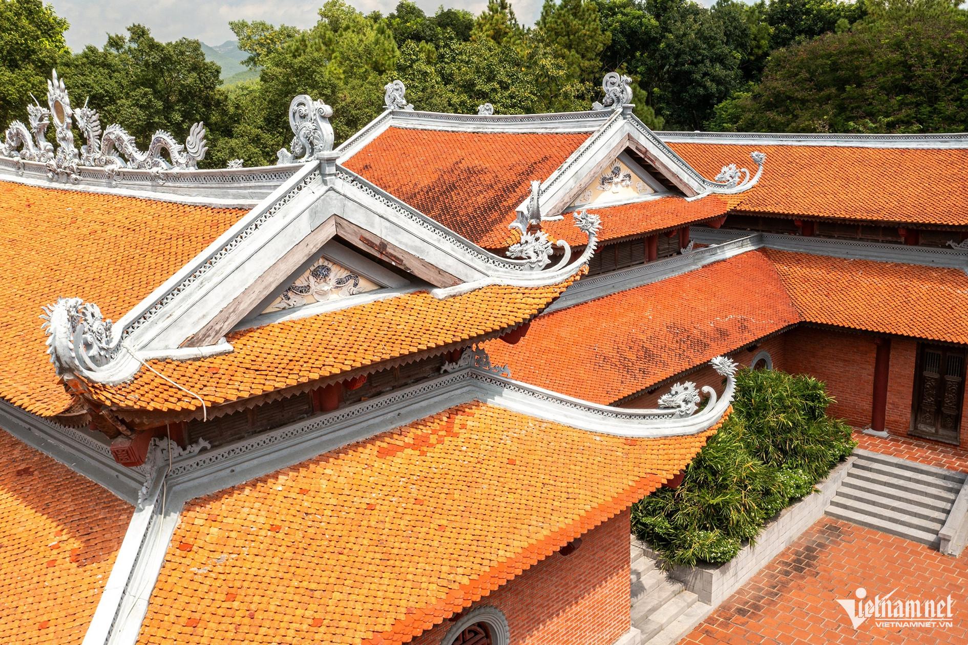 Đền An Sinh tọa lạc trên một đồi đất ở khu Trại Lốc, phường An Sinh, TP Quảng Ninh