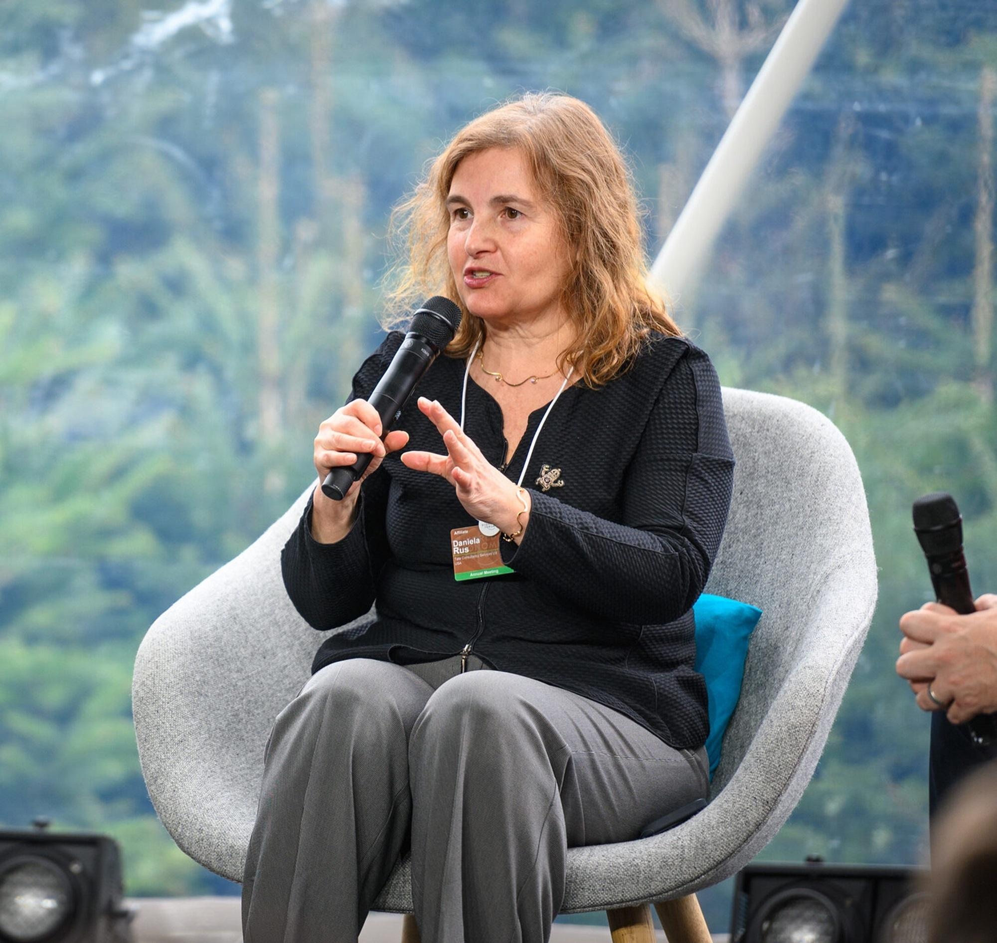  GS Daniela Rus chia sẻ tại một sự kiện năm 2024. Ảnh: IIEE. 
