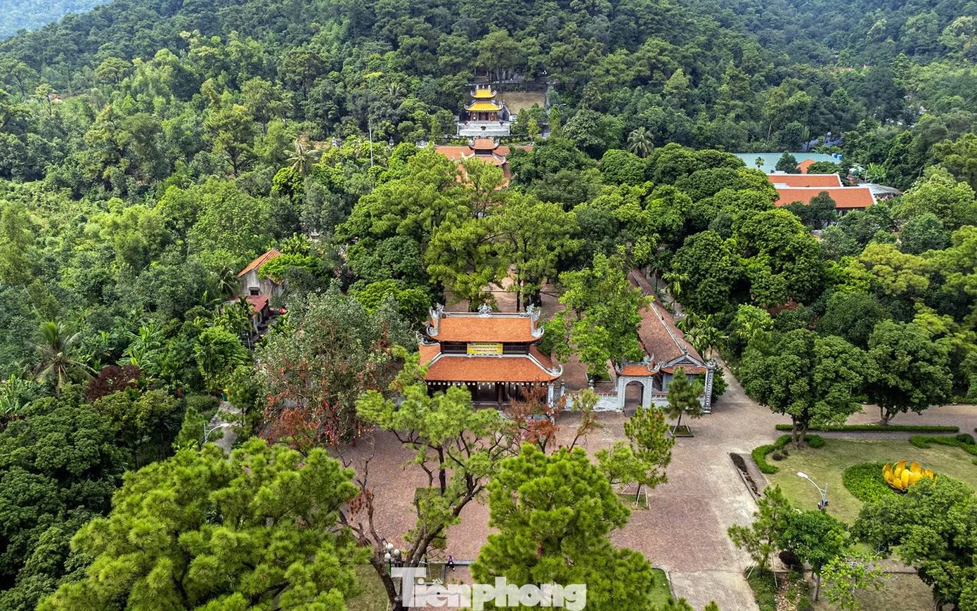  Chùa Côn Sơn﻿, hay còn gọi là chùa Hun, tên chữ là "Côn Sơn Thiên Tư Phúc tự" - ngôi chùa được trời ban phúc lành, thuộc địa phận phường Trần Hưng Đạo (TP Hải Phòng﻿). Chùa Côn Sơn là một trong 5 di sản thành phần cụm Di sản văn hóa Côn Sơn - Kiếp Bạc﻿ (TP Hải Phòng), nằm trong Quần thể Di sản văn hóa thế giới Yên Tử - Vĩnh Nghiêm - Côn Sơn, Kiếp Bạc. 