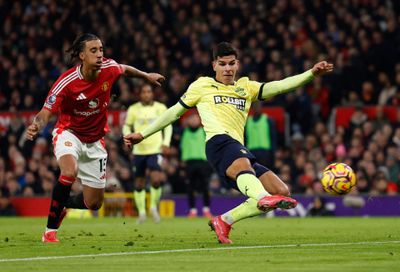 'Bom tấn' 80 triệu bảng chờ nổ nếu West Ham rớt hạng