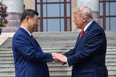 Ngôn ngữ cơ thể tiết lộ điều gì về ông Trump và ông Tập?