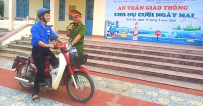 Phòng CSGT Công an tỉnh Gia Lai hướng dẫn kỹ năng lái xe an toàn cho học sinh