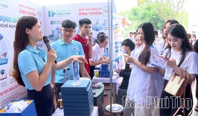 Ngày hội việc làm tại Trường Cao đẳng Y tế Phú Thọ