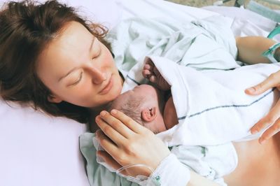 Phụ nữ nên sinh mổ tối đa mấy lần?