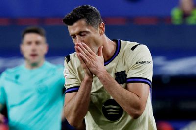 Barcelona tiết kiệm số tiền khổng lồ với Lewandowski