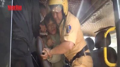 [Video] Cảnh sát giao thông chốt chặn, bắt đối tượng cướp giật tài sản