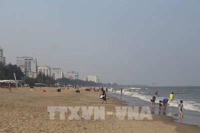Du lịch biển vào mùa cao điểm