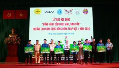 Trường Cao đẳng Cộng đồng Đồng Tháp: Trao học bổng 'Đồng hành cùng học sinh, sinh viên'