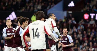 Liverpool thảm bại 2-4 trước Aston Villa: Cú đúp trớ trêu của Van Dijk và điểm sáng Ngumoha