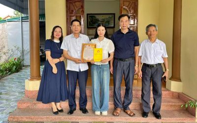 Top 1% SAT thế giới, nữ sinh chia sẻ bài học về tinh thần tự học trong thời đại số