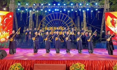 Chương trình nghệ thuật chào mừng Đại hội đại biểu toàn quốc MTTQ Việt Nam lần thứ XI tại Phố đi bộ Kim Đồng