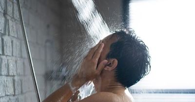 Điều gì xảy ra khi người tăng huyết áp tắm nước lạnh?