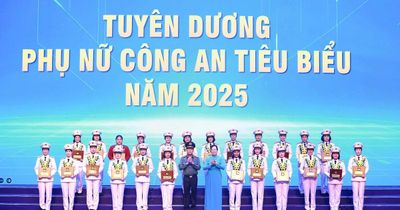 Hành trình 10 năm giải thưởng 'Phụ nữ Công an tiêu biểu'