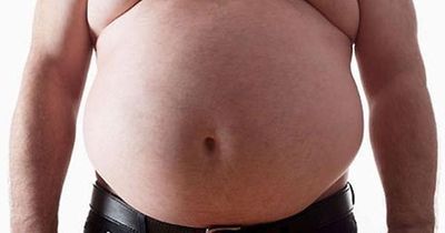Người đàn ông bụng phình to như 'mang thai', bác sĩ lấy ra thứ 'đáng sợ' nặng 20kg