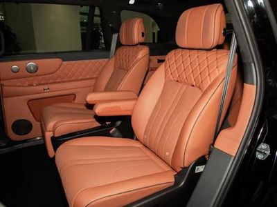 Xe gầm cao hạng sang cỡ lớn công suất 748 mã lực, giá cao nhất hơn 1,5 tỷ đồng