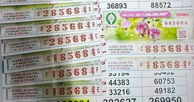 Đại lý ráo riết tìm khách hàng trúng 2 giải độc đắc xổ số miền Nam