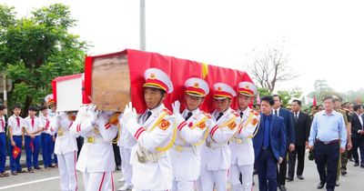 Đón nhận 28 hài cốt liệt sĩ là Quân tình nguyện và Chuyên gia Việt Nam hy sinh tại nước bạn Lào