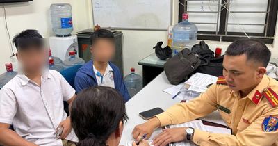 Hai nam sinh vi phạm giao thông bị xử phạt nghiêm