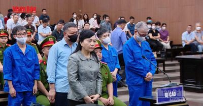 [Video] Cựu Bộ trưởng Y tế bị đề nghị từ 5-6 năm tù