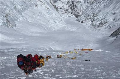 Kỷ lục mới về số lượng người chinh phục đỉnh Everest